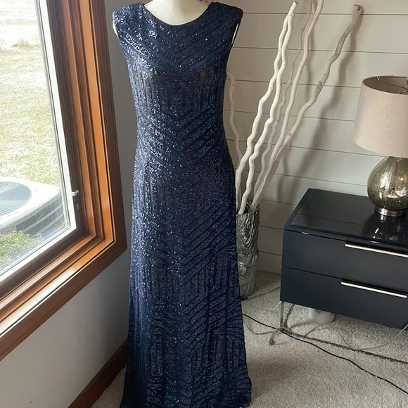 Navy Vera Wang sequence formal evening gown. Wore once - Picture 4 of 12